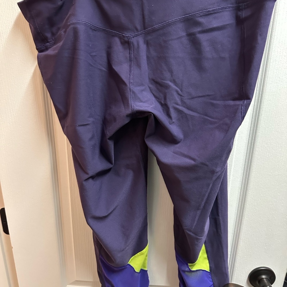 Nike women's Purple Leggings size XXLT/ NWOT A152 - Picture 2 of 3